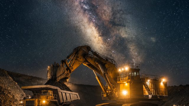 Exploring the Heart of the Milky Way: A Stunning New Perspective
