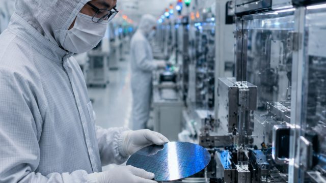 Micron's Earnings Surge: Impacts on S&P 500 and Inflation Insights